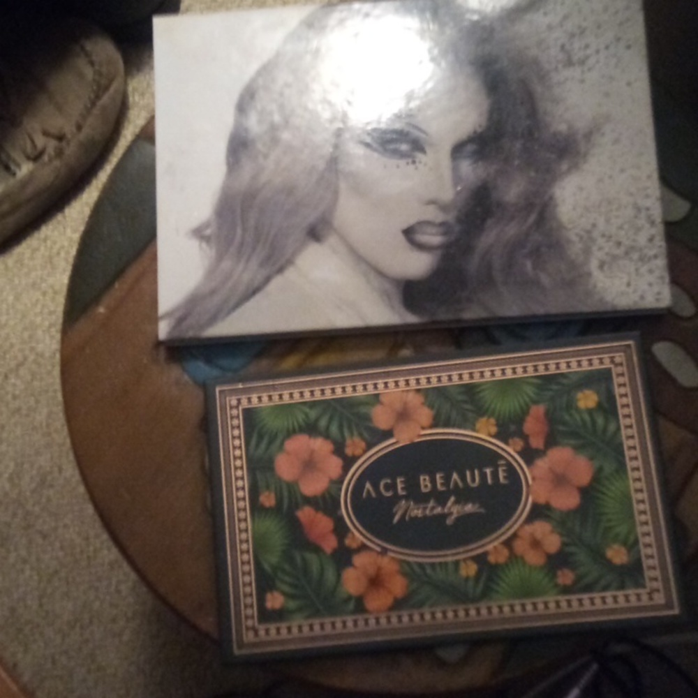 Eyeshadow palettes